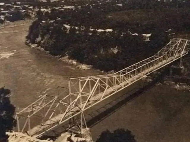  La construcción tiene un diseño Cantilever de cornisa y la estructura es de hierro. Foto: Radio Nacional de Colombia.   