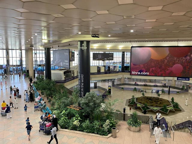 La terminal del Aeropuerto Internacional King Fahd cuenta con 6 amplios pisos. Foto: @kfi_airport/Instagram   