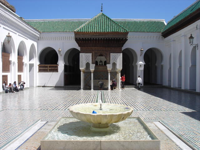La Universidad de Al-Qarawiyyin, ubicada en Fez, Marruecos, es reconocida como una de las instituciones de educación superior más antiguas del mundo, con un legado que se remonta a su fundación en 859 d.C. Foto: Truth seeker   