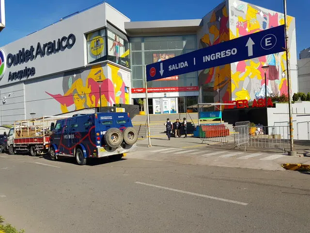  Dos robos en centros comerciales de Arequipa. Foto: Wilder Pari/La República   