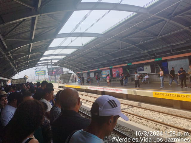 Usuarios de la Línea 1 esperan la reanudación del servicio. Foto: difusión   