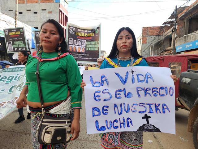  Familiares de defensores ambientales protestaron para exigir justicia. Foto: Rosa Quincho / URPI-LR    