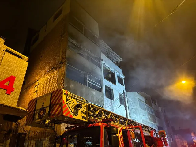 Edificaciones afectadas por el incendio en Cercado de Lima. Foto: Andrea Jara/La República    