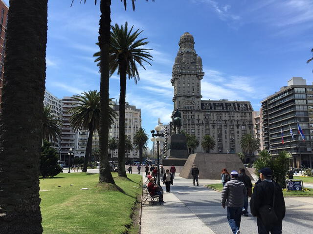 Palacio Salvo, Plaza Independencia, Uruguay. Foto: Elias Rovielo/Flickr   