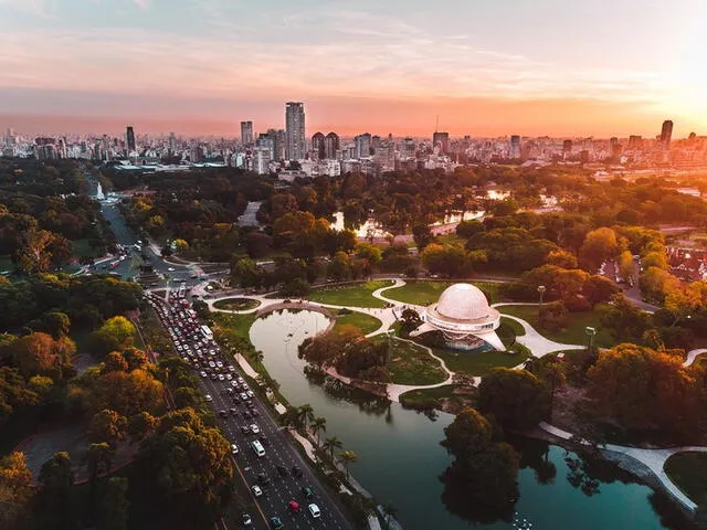 La ciudad de Buenos Aires está rodeada de cultura y naturaleza. Foto: ArchDaily   