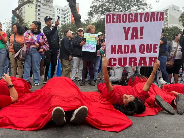  Comunidad LGBTIQ+ exige la derogatoria del DS del Minsa que los vuelve vulnerables ante malas prácticas de conversión. Foto: Miguel Calderón/La República 