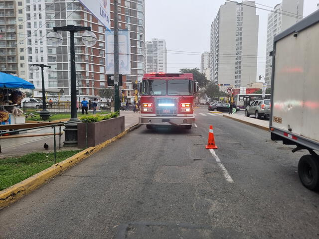  Las unidades de la PNP y Bomberos, respectivamente, han quedado inoperativas. Foto: Mirian Torres 