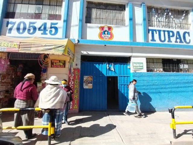 Padres de familia toman colegio en Juliaca: acusan a tesorera de quedarse con más de S/. 23 mil