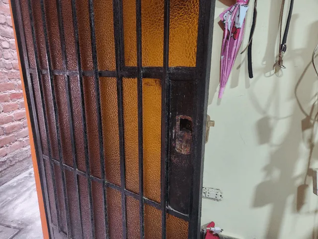 Hombres violentaron la cerradura de la puerta principal de la vivienda. Foto: Rosario Rojas    