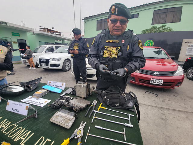 Efectivos de la Policía Nacional mostraron las piezas incautadas. Foto: Fiorella Alvarado - LR   