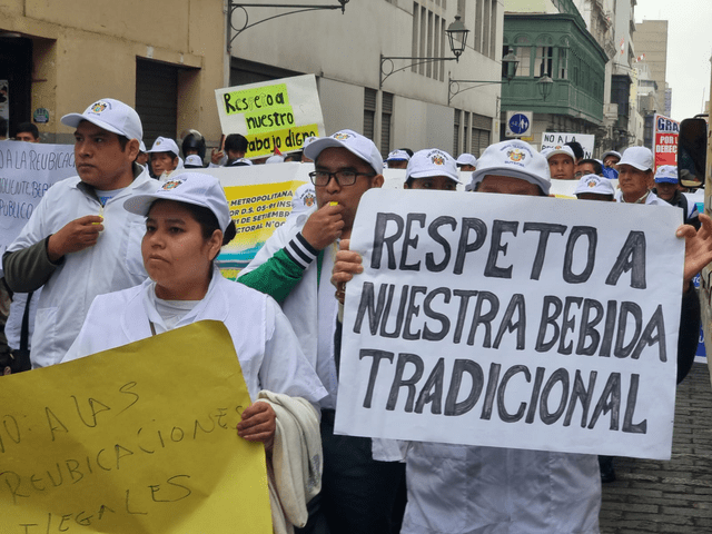 Trabajadores salieron a las calles para alzar su voz de protesta. Foto: Samuel Santos - LR   