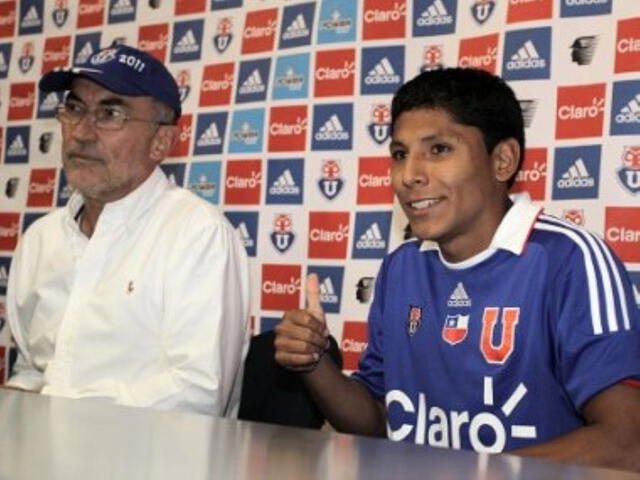 Raúl Ruidíaz en su presentación en la Universidad de Chile. Foto: Universidad de Chile   