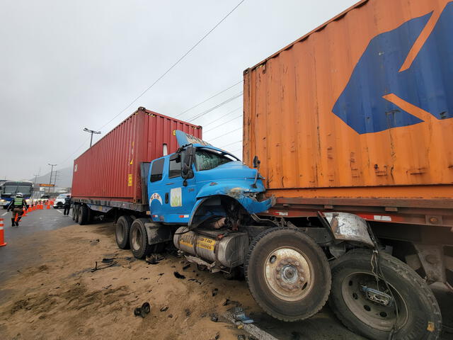 Impacto entre dos tráileres ocasionó la muerte de un conductor. Foto: Fiorella Alvarado/La República   