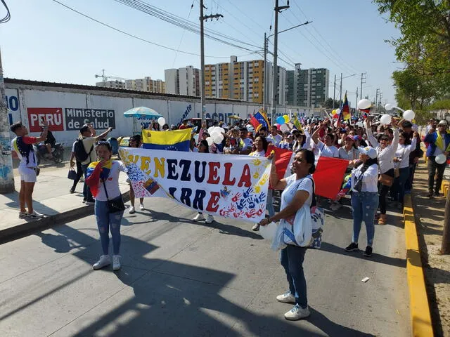  Manifestaciones de venezolanos en las avenidas de Piura. Foto: Almendra Ruesta/LR    