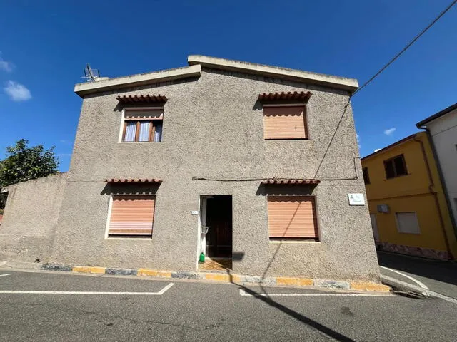 Aunque se sospecha que la mujer falleció por causas naturales durante la pandemia de Covid-19 en 2020, las autoridades han ordenado una autopsia para determinar la causa exacta. Foto: Quotidiano.   