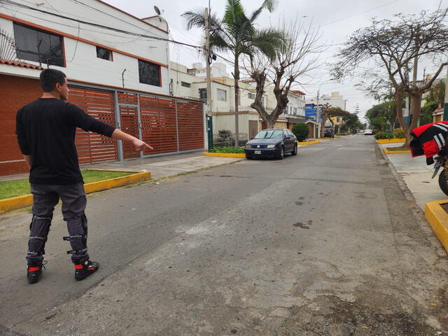 Ladrones llegaron a la zona en otra camioneta para amedrentar a sus victimas. Foto: Samuel Santos - LR   