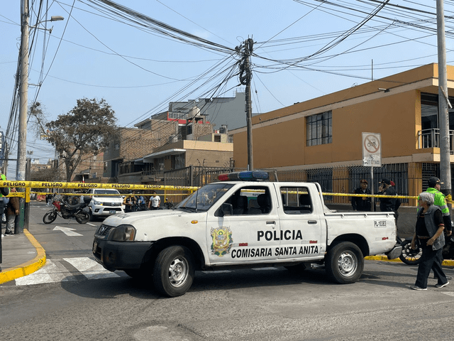 Policía llegó a la zona para recabar la mayor cantidad de información sobre el crimen. Foto: Rosa Quincho - LR   