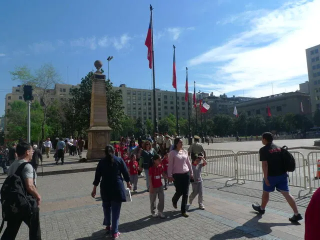  El aporte de la comunidad peruana a la sociedad chilena es muy importante, de acuerdo con el actual alcalde de Santiago de Chile. Foto: Andina    