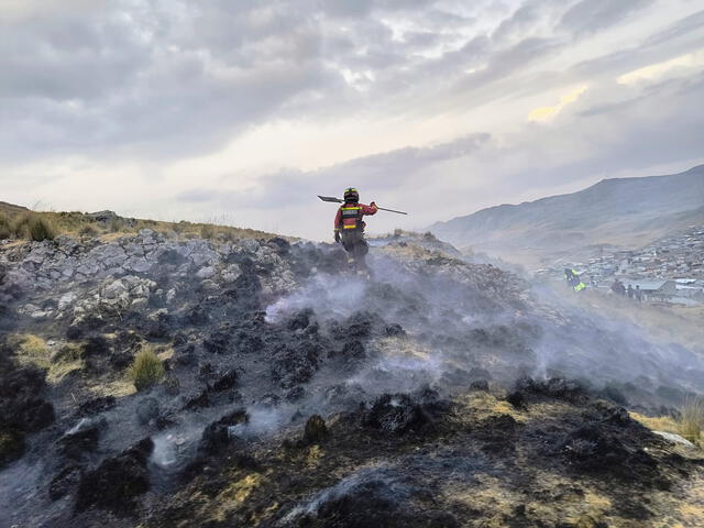 El número de fallecios aumentó a 23 y a 219 los heridos a nivel nacional. Foto:Compañía de Bomberos Salvador Cosmopolita N°17   