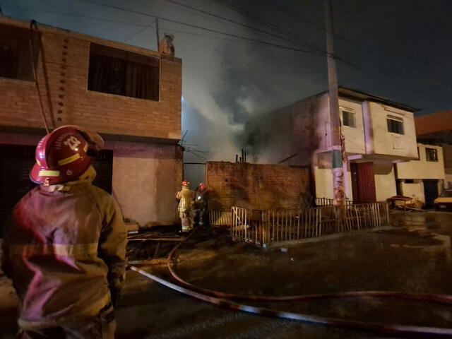 Hace poco se produjo un fuerte incendio en una fábrica en Puente Piedra. Foto: difusión   