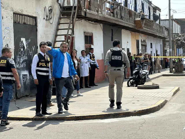 La zona fue cercada rápidamente por los agentes de la PNP. Foto: Cristina Gálvez - LR   