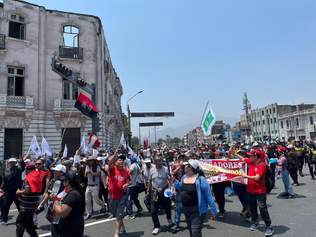 Manifestaciones de este miércoles 23 de octubre llegó desde la Plaza Dos de Mayo. Foto: Kevinn García - La República   