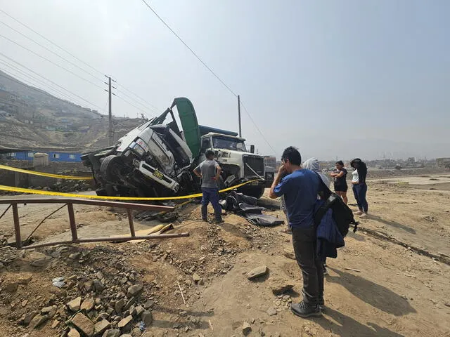 Heridos fueron trasladados al Hospital Sergio Bernales de Collique. Foto: Kevinn García/La República   