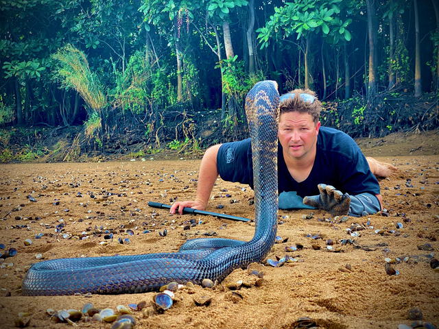 Graham ‘Dingo’ Dinkelman fue un cuidador de serpientes y conservacionista sudafricano conocido por su trabajo con reptiles peligrosos y su labor en redes sociales. Foto: Dingo   