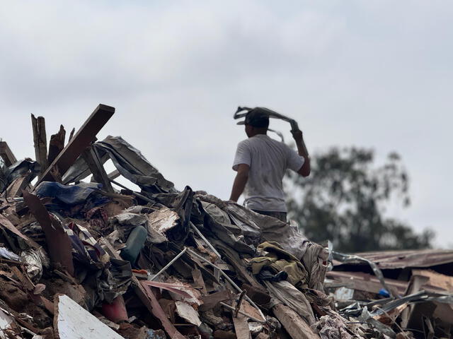 El operativo ha generado conmoción y habría afectado a 100 familias. Foto: Marcia Chahua/La República    