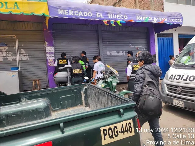 Peritos de criminalística llegaron al lugar del presunto feminicidio. Foto: La República   