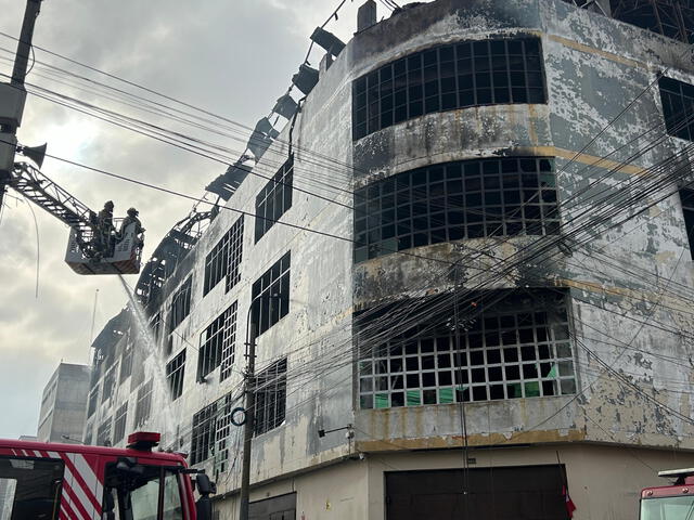 Edificio se vio completamente afectado. Foto: Dayana Huerta/La República    