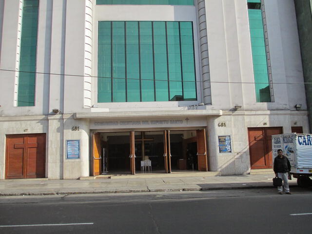  El pago por el cine incluía unos inmuebles adyacentes a este. Foto: Google.   