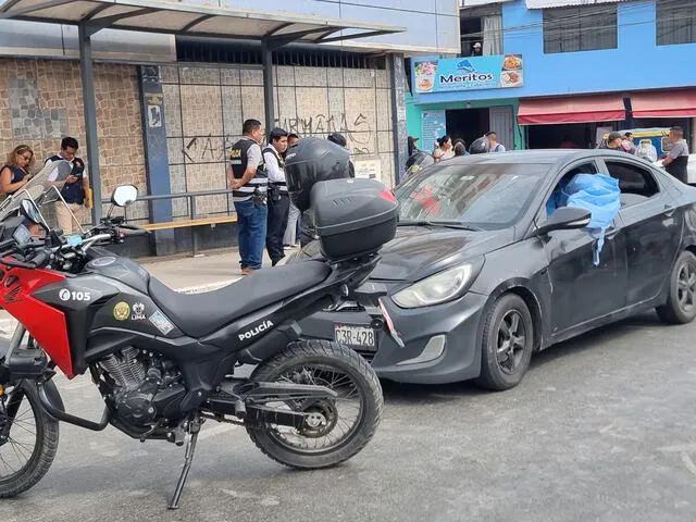 Hombre murió dentro de su vehículo tras recibir disparos en el cuerpo. Foto: Cristina Gálvez - La República   