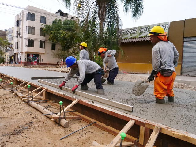 Vecinos de Lince reclaman por demora en finalización de obras.