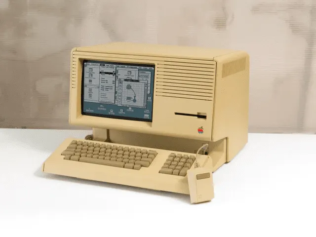  Buscando superar el fracaso del primer ordenador de Apple debido a su alto costo, la compañía desarrolló el primer Mac de la historia. Foto: 20Minutos.    