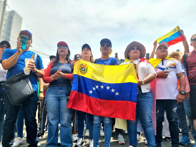 Ciudadanos venezolanos protestan en Lima contra dictadura de Nicolás Maduro. Foto: Fiorella Alvarado   