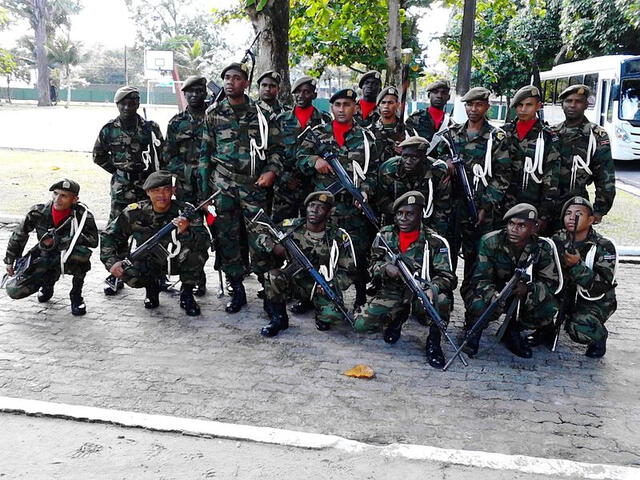 Tras la independencia de Surinam en 1975, sus fuerzas armadas, originalmente establecidas por los Países Bajos, fueron renombradas como SKM y, luego de un golpe de Estado en 1980, pasaron a llamarse Ejército Nacional (NL). Foto: Wikimedia Commons.   