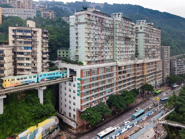  Liziba es una estación de trenes de la línea 2 de Chongqing Rail Transit, en el municipio chino de Chongqing, situada en el distrito de Yuzhong e inaugurada en 2005. Foto: Wikimedia Commons.   