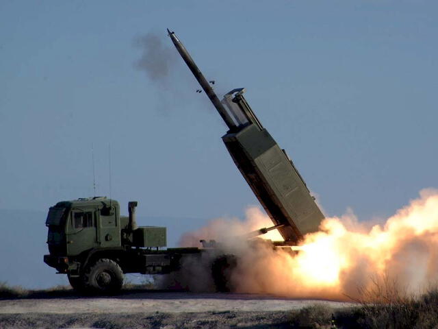 Sistema de lanzacohetes múltiples HIMARS fabricados en Estados Unidos. Foto: Wikipedia. Sistema de lanzacohetes múltiples HIMARS fabricados en Estados Unidos. Foto: Wikipedia.