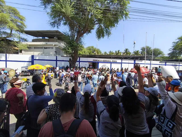 Personas protestando en paro nacional de hoy en Piura. Foto: Maribel Mendo-URPI LR Personas protestando en paro nacional de hoy en Piura. Foto: Maribel Mendo-URPI LR
