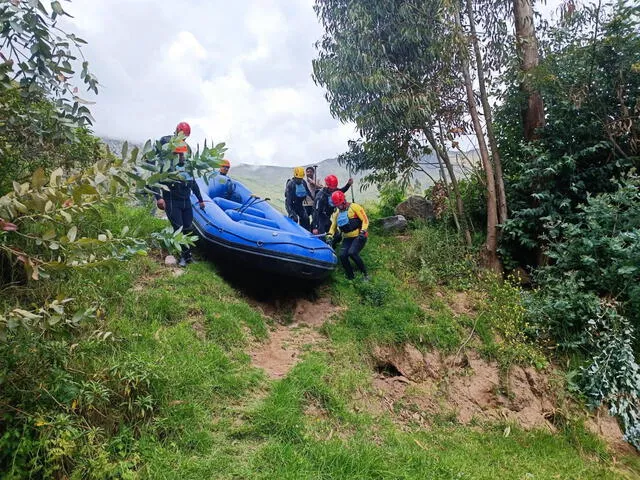 La Unidad de Salvataje de Lima realiza la búsqueda de los jóvenes desparecidos La Unidad de Salvataje de Lima realiza la búsqueda de los jóvenes desparecidos