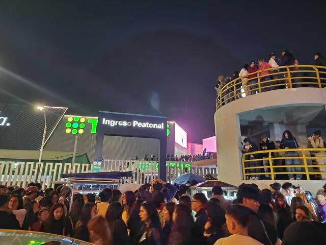 MegaPlaza cerró sus puertas debido a la cantidad de asistentes este domingo 13 de julio. Foto: URPI-LR   