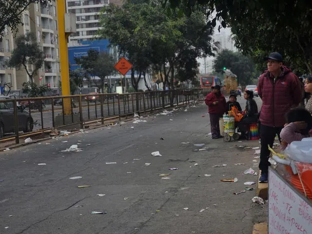 Calles sucias en la av. Brasil. Foto: Marcia Chahua.   