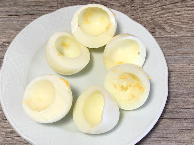  Solo las claras de los huevos tienen 3.6 gramos de proteína. Foto: IStock    