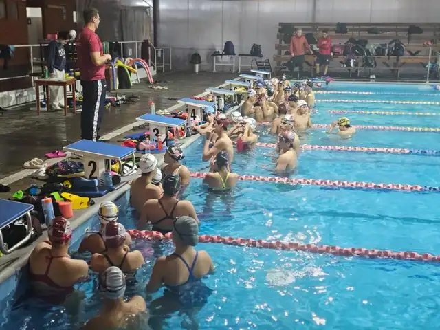 Academia de natación Jhonny Bello en Surco. Academia de natación Jhonny Bello en Surco.