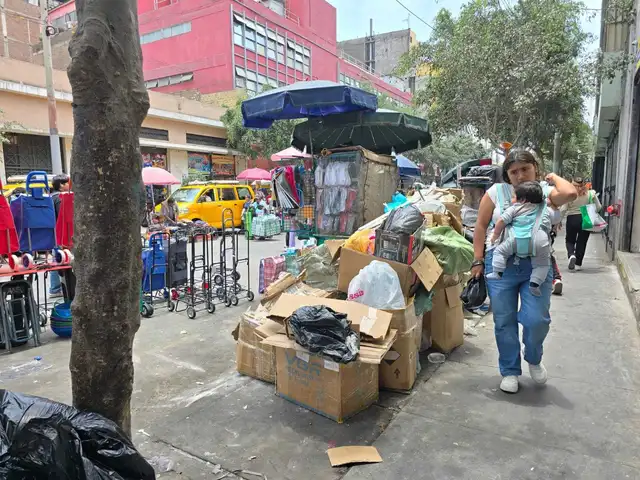 Vecinos piden soluciones en Mesa Redonda por caos. Foto: Mabel Alva   