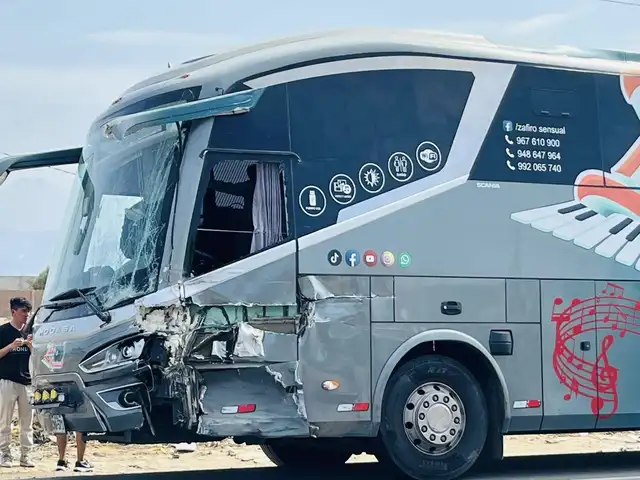 Así quedó el bus de la orquesta Zafiro Sensual tras accidente. Foto: Facebook/Zafiro Sensual Así quedó el bus de la orquesta Zafiro Sensual tras accidente. Foto: Facebook/Zafiro Sensual