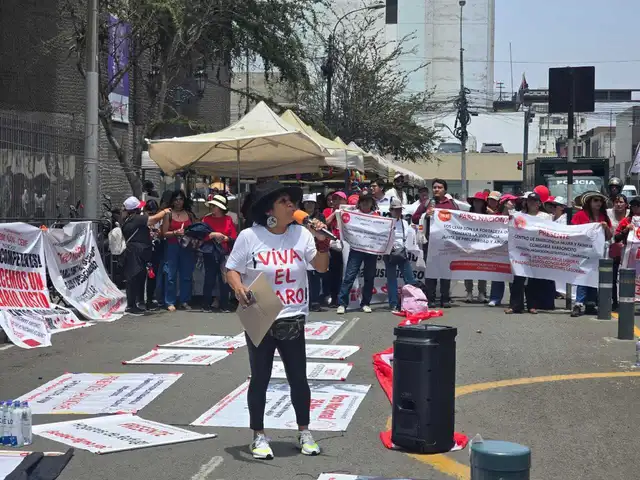 Trabajadores exigen mejoras laborales: aumento de sueldo y mejoras logísticas. Foto: Silvana Quiñónez Trabajadores exigen mejoras laborales: aumento de sueldo y mejoras logísticas. Foto: Silvana Quiñónez
