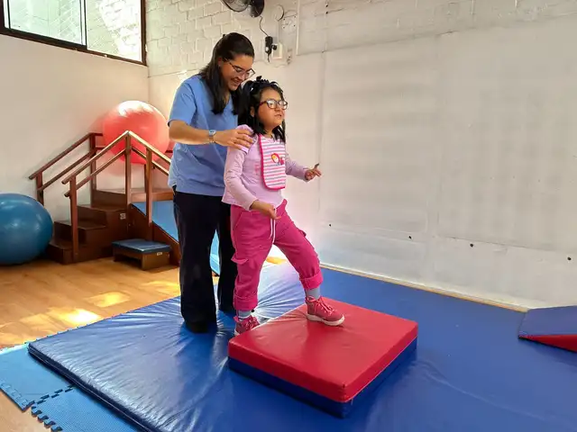  El centro médico atiende a niños con trastorno del espectro autista, TDH, problemas de lenguaje, problemas conductuales, niños con síndrome de down y parálisis cerebral. Foto: Cortesía.   