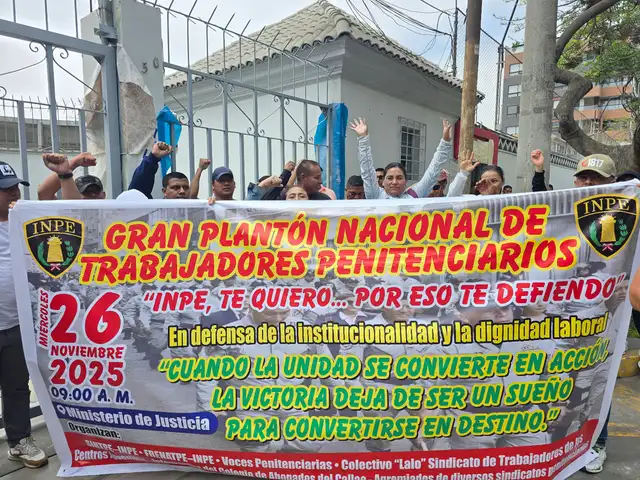 Trabajadores del INPE protestan frente al ministerio de Justicia. Rechazan creación de SUNIR y exigen creación de mesa técnica. Foto: Mabel Alva / La República. Trabajadores del INPE protestan frente al ministerio de Justicia. Rechazan creación de SUNIR y exigen creación de mesa técnica. Foto: Mabel Alva / La República.